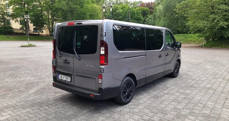 Renault Trafic cena 82900 przebieg: 184400, rok produkcji 2017 z Biała małe 704